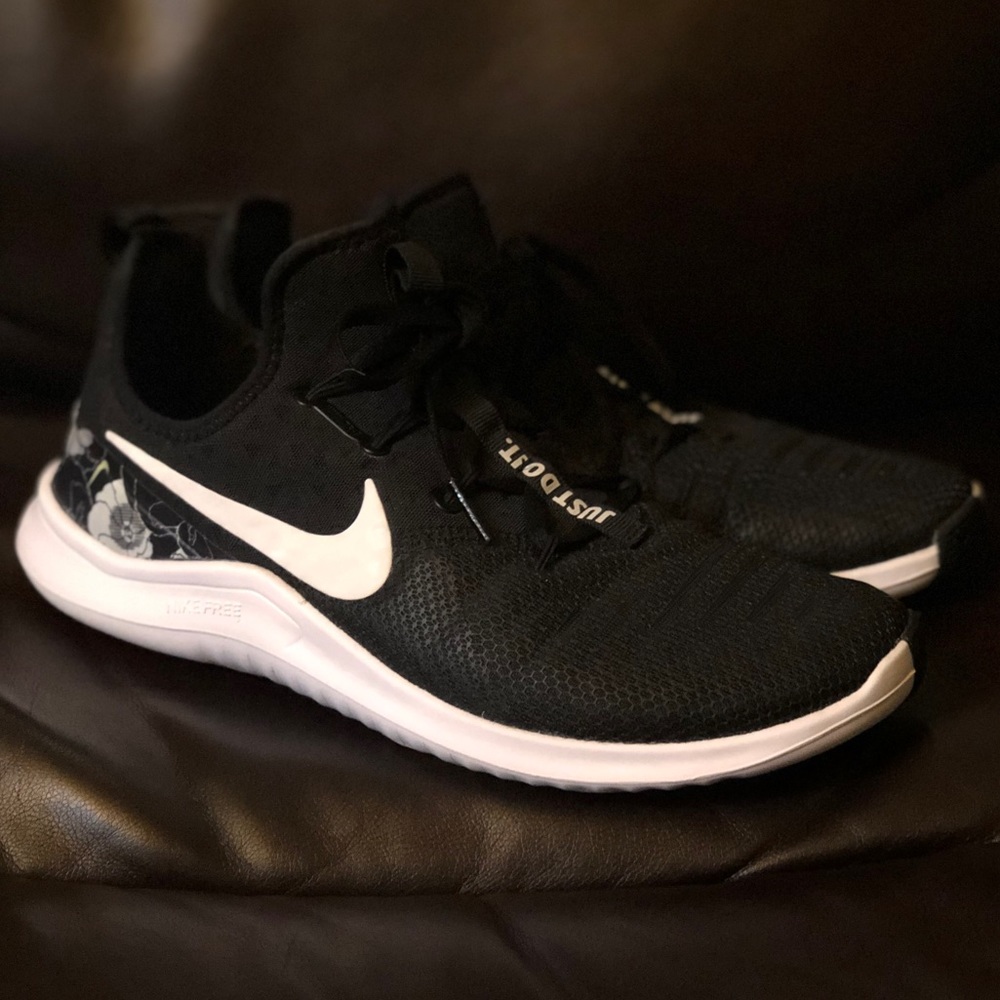 Nike Free TR 8 - Black/White/Botanical